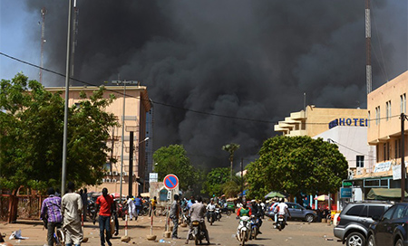 Burkina Faso: Siete muertos en el ataque contra la sede del Ejército y la Embajada francesa